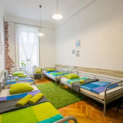 Friends Hostel and Apartments Budapest Стандартный номер с различными типами кроватей (общая ванная комната) фото 7