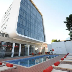 Hotel Ekuikui I бассейн