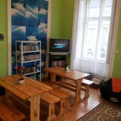 White Rabbit Hostel Будапешт развлечения