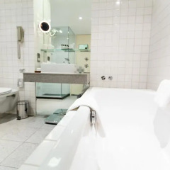 Отель The Trafalgar St. James London, Curio Collection by Hilton 5* Номер St. James с различными типами кроватей фото 6