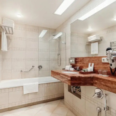 Отель Vanagupe Hotel Литва, Паланга - отзывы, цены и фото номеров - забронировать отель Vanagupe Hotel онлайн ванная