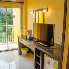 Отель B & L Guesthouse 3* Улучшенный номер с разными типами кроватей фото 23