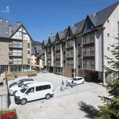 Отель Aparthotel La Vall Blanca Испания, Вьельа Э Михаран - отзывы, цены и фото номеров - забронировать отель Aparthotel La Vall Blanca онлайн парковка