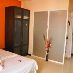 Отель Cozy place & Austrian Guesthouse сейф в номере