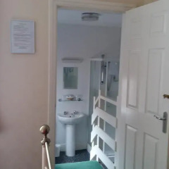 Отель St Mary's Guest House сейф в номере