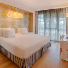 Отель NH Collection Roma Vittorio Veneto 4* Улучшенный номер с двуспальной кроватью