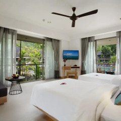 Отель Mandarava Resort and Spa Karon Beach 5* Улучшенный номер двуспальная кровать фото 4
