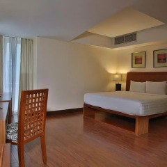 Crown Regency Hotel and Towers Cebu 4* Улучшенный номер с различными типами кроватей фото 4