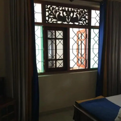 Mahakumara White House Hotel 3* Стандартный номер с двуспальной кроватью (общая ванная комната) фото 5