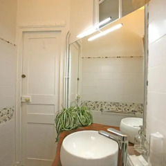 Отель Large 2 Bedrooms Latin Quarter (338) ванная