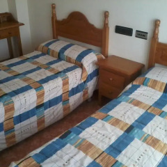 Отель Hostal Linares Стандартный номер с 2 отдельными кроватями фото 3