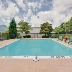 Отель Days Inn by Wyndham Asheville West бассейн