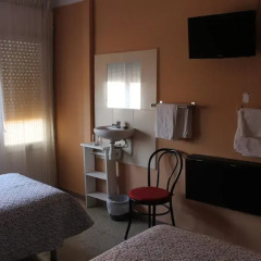 Отель Hostal Cal Siles Испания, Эль-Прат-де-Льобрегат - отзывы, цены и фото номеров - забронировать отель Hostal Cal Siles онлайн удобства в номере фото 2