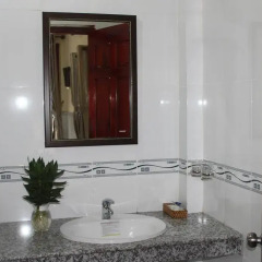 Отель Hoa Nhat Lan Bungalow 2* Стандартный номер с двуспальной кроватью фото 8