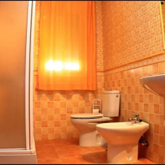 Отель Chalet Pinares de Roche Испания, Кониль-де-ла-Фронтера - отзывы, цены и фото номеров - забронировать отель Chalet Pinares de Roche онлайн ванная