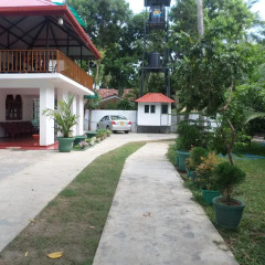 Отель Mayura Rest Inn парковка