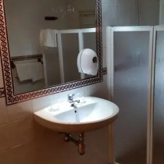 Отель Hostal Atenas Стандартный номер с различными типами кроватей фото 3
