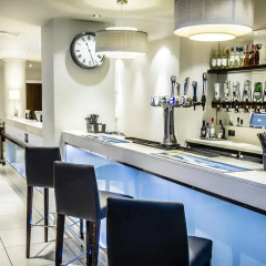 Отель Holiday Inn Express Manchester CC - Oxford Road Великобритания, Манчестер - отзывы, цены и фото номеров - забронировать отель Holiday Inn Express Manchester CC - Oxford Road онлайн гостиничный бар
