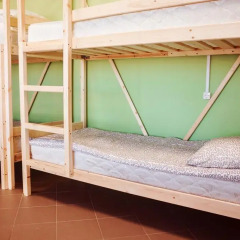 Hostel Lastochka Кровать в общем номере с двухъярусной кроватью фото 6