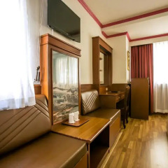 Elizabeth Hotel 3* Улучшенный номер с различными типами кроватей фото 6