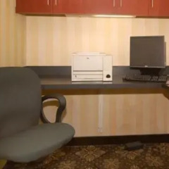 Отель Hampton Inn by Hilton Pawtucket сейф в номере