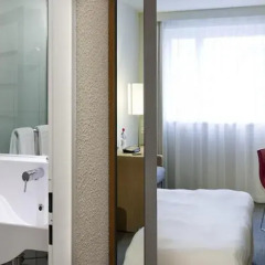 Отель Novotel Massy Palaiseau 4* Улучшенный номер с двуспальной кроватью фото 3