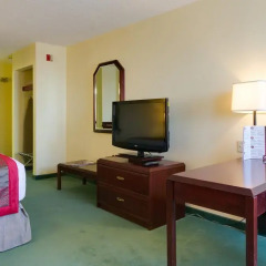 Отель Ramada Plaza & Conf Center by Wyndham Calgary Airport Канада, Калгари - отзывы, цены и фото номеров - забронировать отель Ramada Plaza & Conf Center by Wyndham Calgary Airport онлайн удобства в номере фото 2