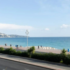 Апартаменты Cariatides Studio Promenade Holiday пляж