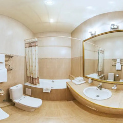 Гостиница Resident 4* Номер Комфорт с двуспальной кроватью фото 4