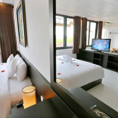 Отель Aurora Riverside 4* Люкс