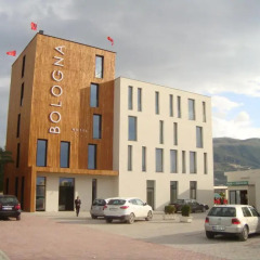 Hotel Bologna Влёра парковка