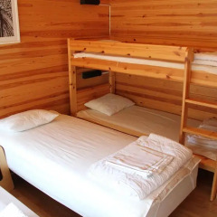 Отель Rastila Camping Helsinki Коттедж с различными типами кроватей фото 9