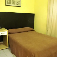 Отель Hostal Baires Стандартный номер с двуспальной кроватью фото 3
