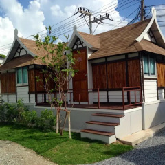 Отель De Coco House Sriracha 3* Бунгало Делюкс с различными типами кроватей фото 2