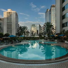 Апартаменты Rembrandt Towers Serviced Apartments Бангкок бассейн