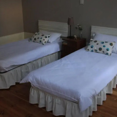 Being Porto Hostel Стандартный номер с различными типами кроватей (общая ванная комната)