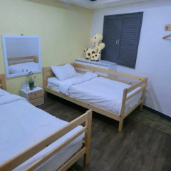 Отель Monster Guesthouse 2* Стандартный номер с 2 отдельными кроватями