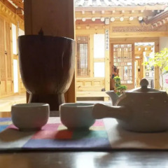 Отель Cheong Yeon Jae Hanok Stay Guesthouse Южная Корея, Сеул - отзывы, цены и фото номеров - забронировать отель Cheong Yeon Jae Hanok Stay Guesthouse онлайн гостиничный бар