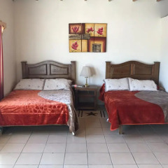 Hotel Doña Crucita 2* Номер с общей ванной комнатой с различными типами кроватей (общая ванная комната) фото 3