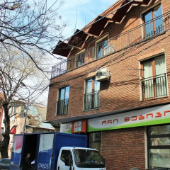 Отель Qeroli Appartment in the center in Avlabari Апартаменты с различными типами кроватей фото 3