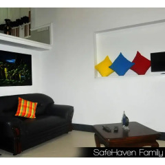 Отель SafeHaven Family Villa комната для гостей