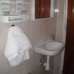 Отель Puerta del Sol Rooms Стандартный номер с двуспальной кроватью (общая ванная комната) фото 5