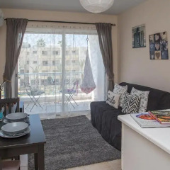 Апартаменты Paphos Love Hut Deluxe Apartment комната для гостей фото 3