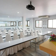 Отель Days Inn by Wyndham Patong Beach Phuket