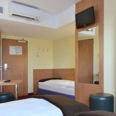 B&B Hotel Munchen Airport 2* Стандартный номер с различными типами кроватей фото 3