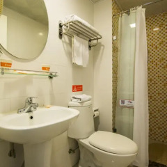 Отель Home Inn Plus Xi'an Dayan Tower Китай, Сиань - отзывы, цены и фото номеров - забронировать отель Home Inn Plus Xi'an Dayan Tower онлайн ванная фото 2