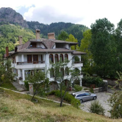 Отель Family Hotel Silver Болгария, Смолян - отзывы, цены и фото номеров - забронировать отель Family Hotel Silver онлайн парковка