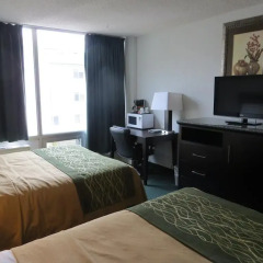 Отель Comfort Inn & Suites Downtown Edmonton 2* Стандартный номер с различными типами кроватей фото 2
