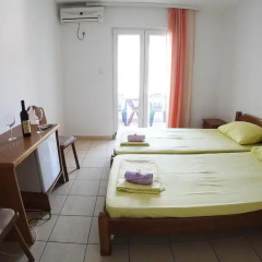 Sun Hostel Budva Стандартный номер с 2 отдельными кроватями фото 14