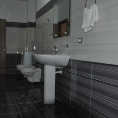 Апартаменты Apartments Serxhio Люкс с различными типами кроватей фото 13